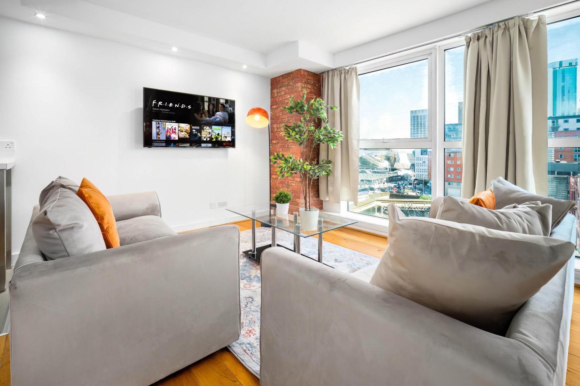 New Luxury Centre - 2 Bedroom - Netflix - Wifi - Secure Parking 35qc Apartment *