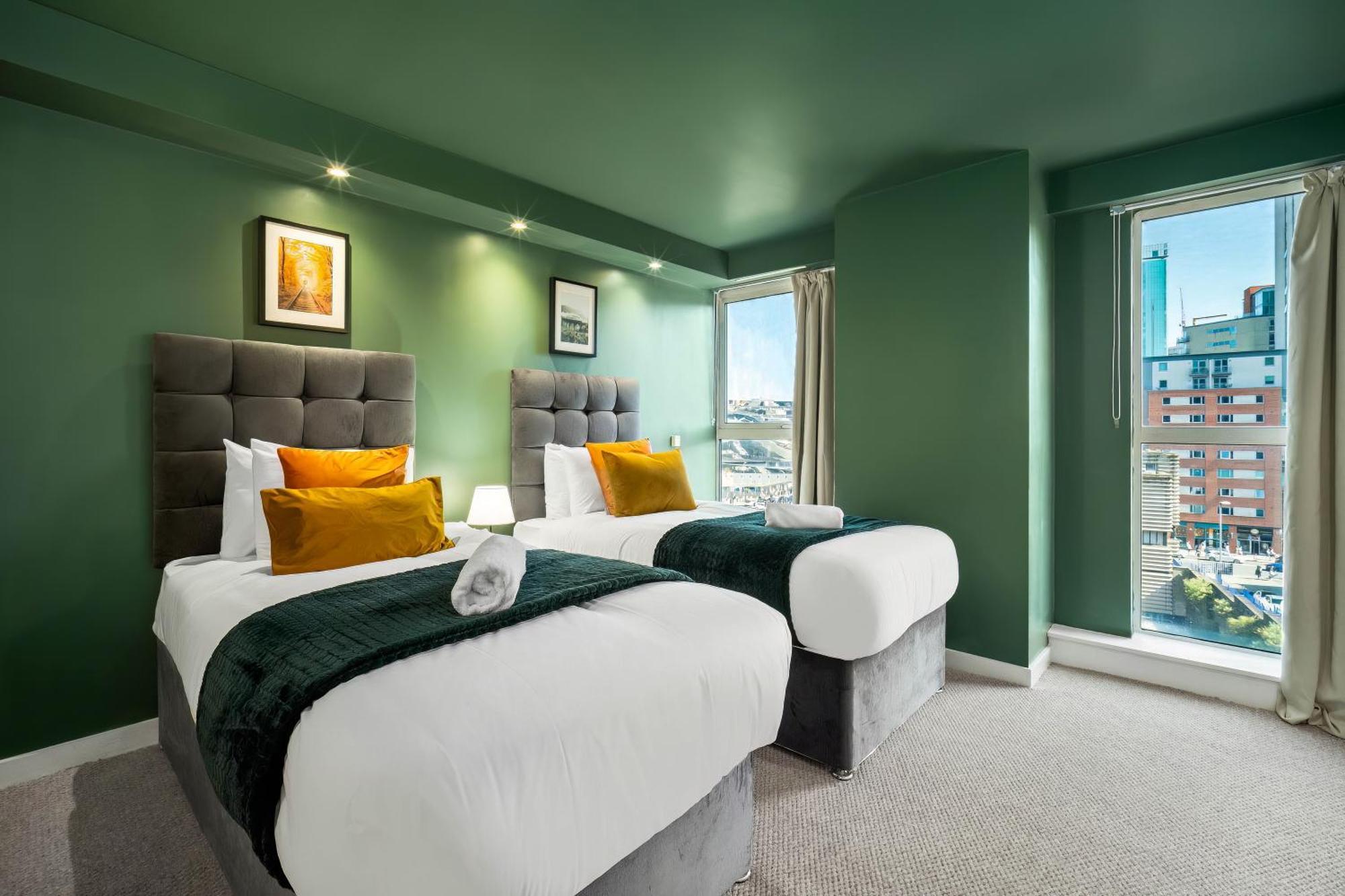 New Luxury Centre - 2 Bedroom - Netflix - Wifi - Secure Parking 35qc
