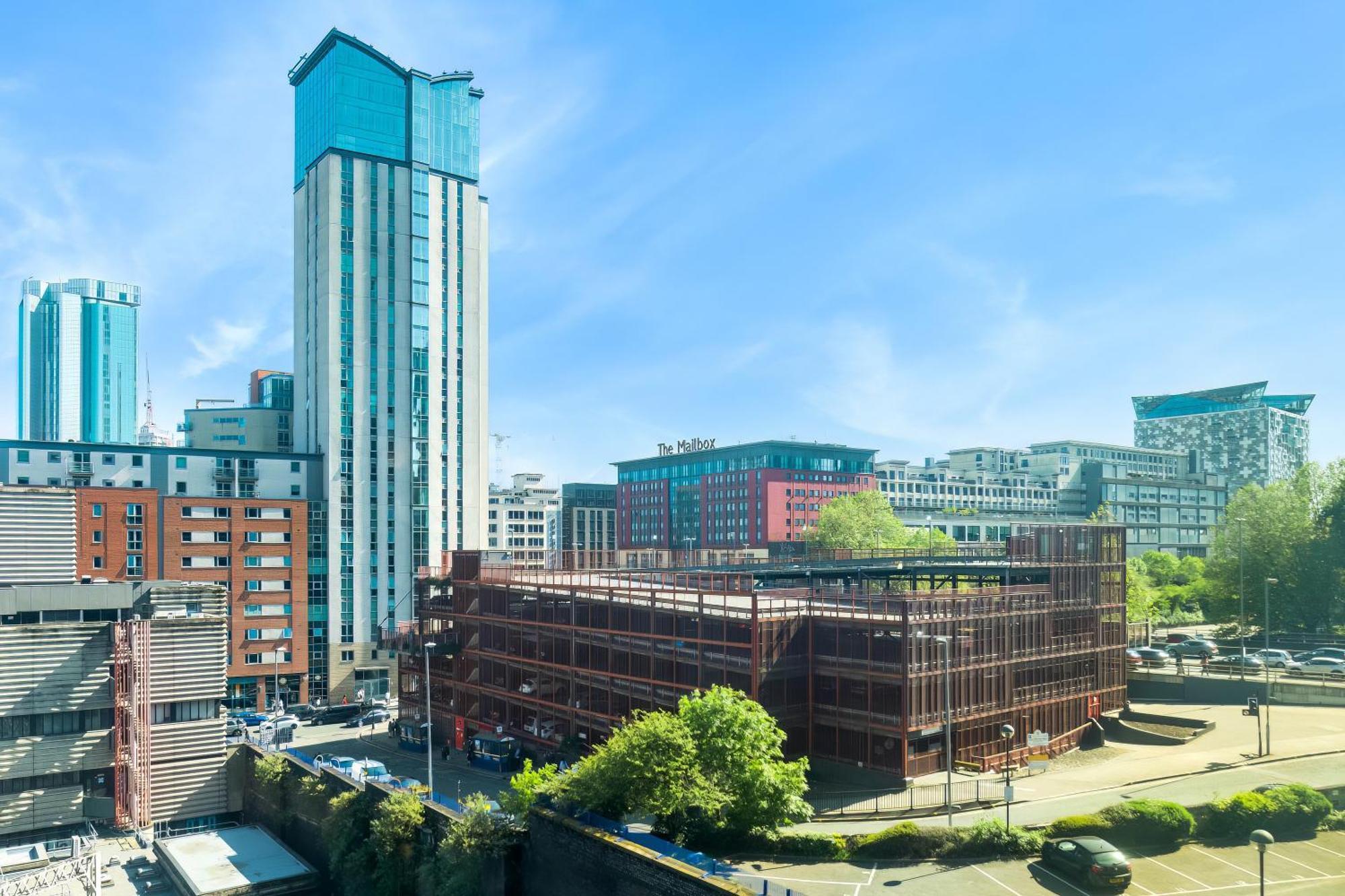 New Luxury Centre - 2 Bedroom - Netflix - Wifi - Secure Parking 35qc Apartment