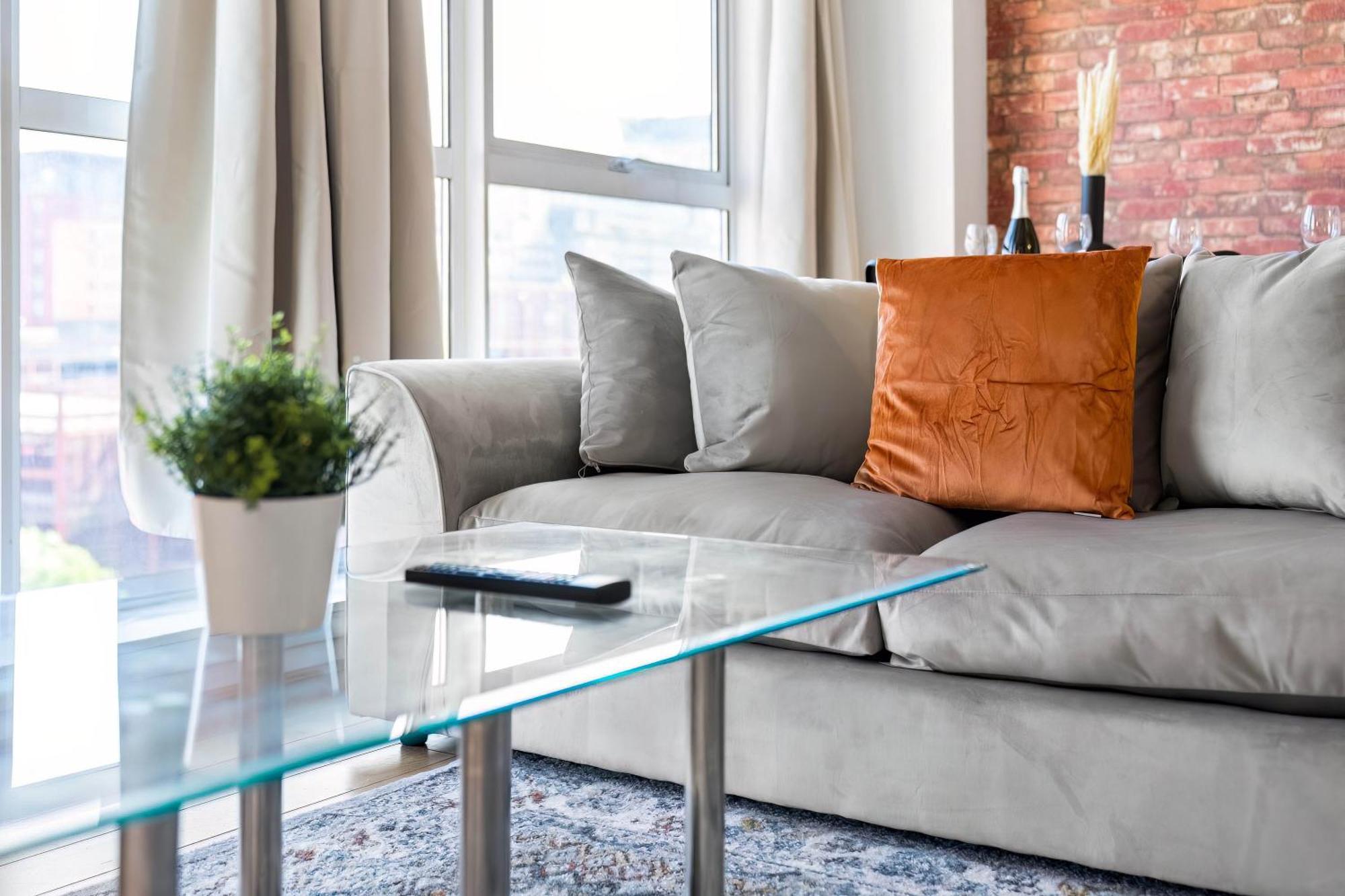 New Luxury Centre - 2 Bedroom - Netflix - Wifi - Secure Parking 35qc *