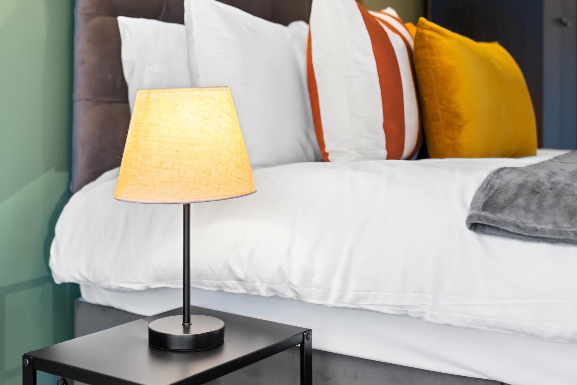 New Luxury Centre - 2 Bedroom - Netflix - Wifi - Secure Parking 35qc Apartment