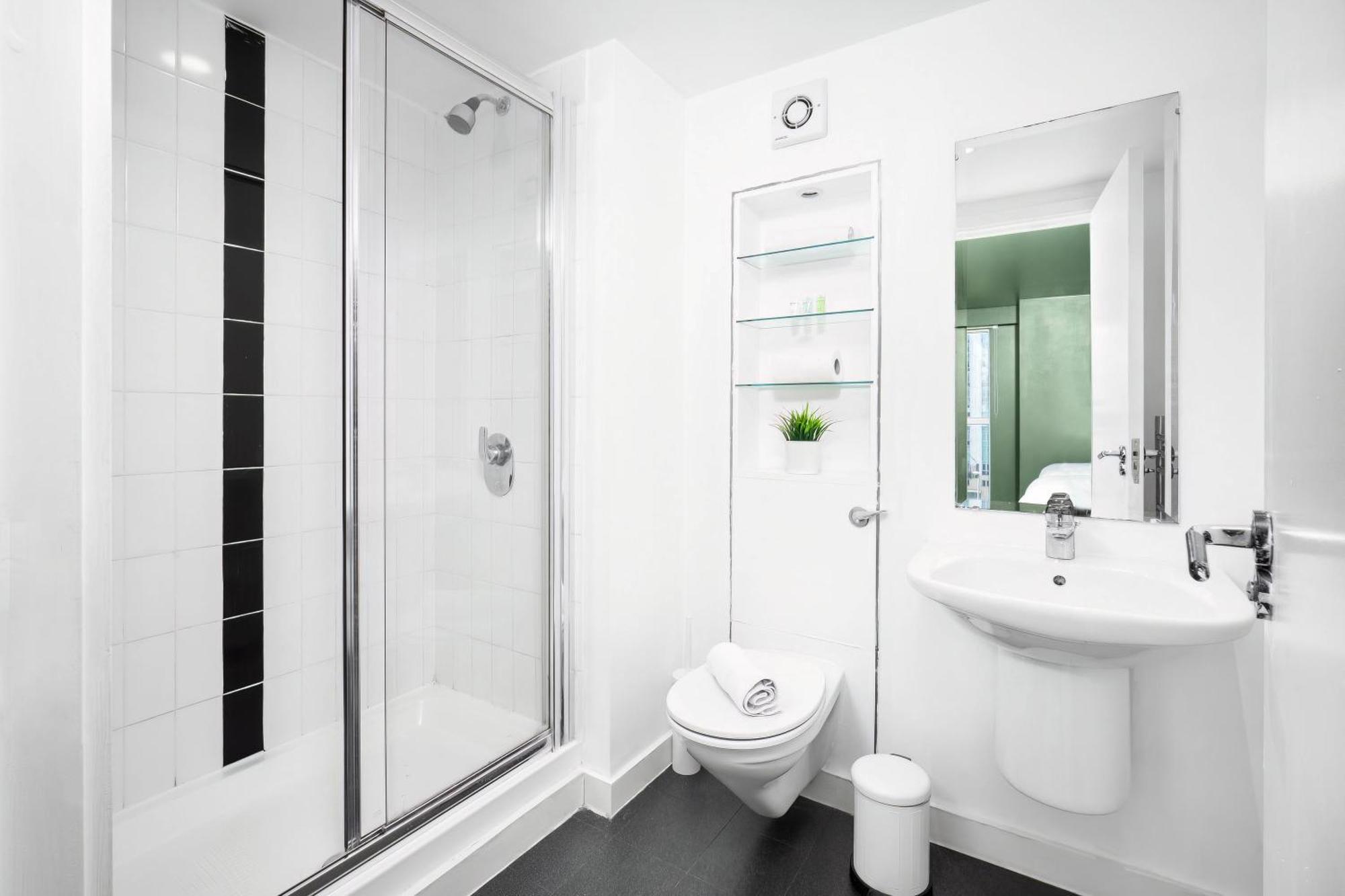 New Luxury Centre - 2 Bedroom - Netflix - Wifi - Secure Parking 35qc * Birmingham